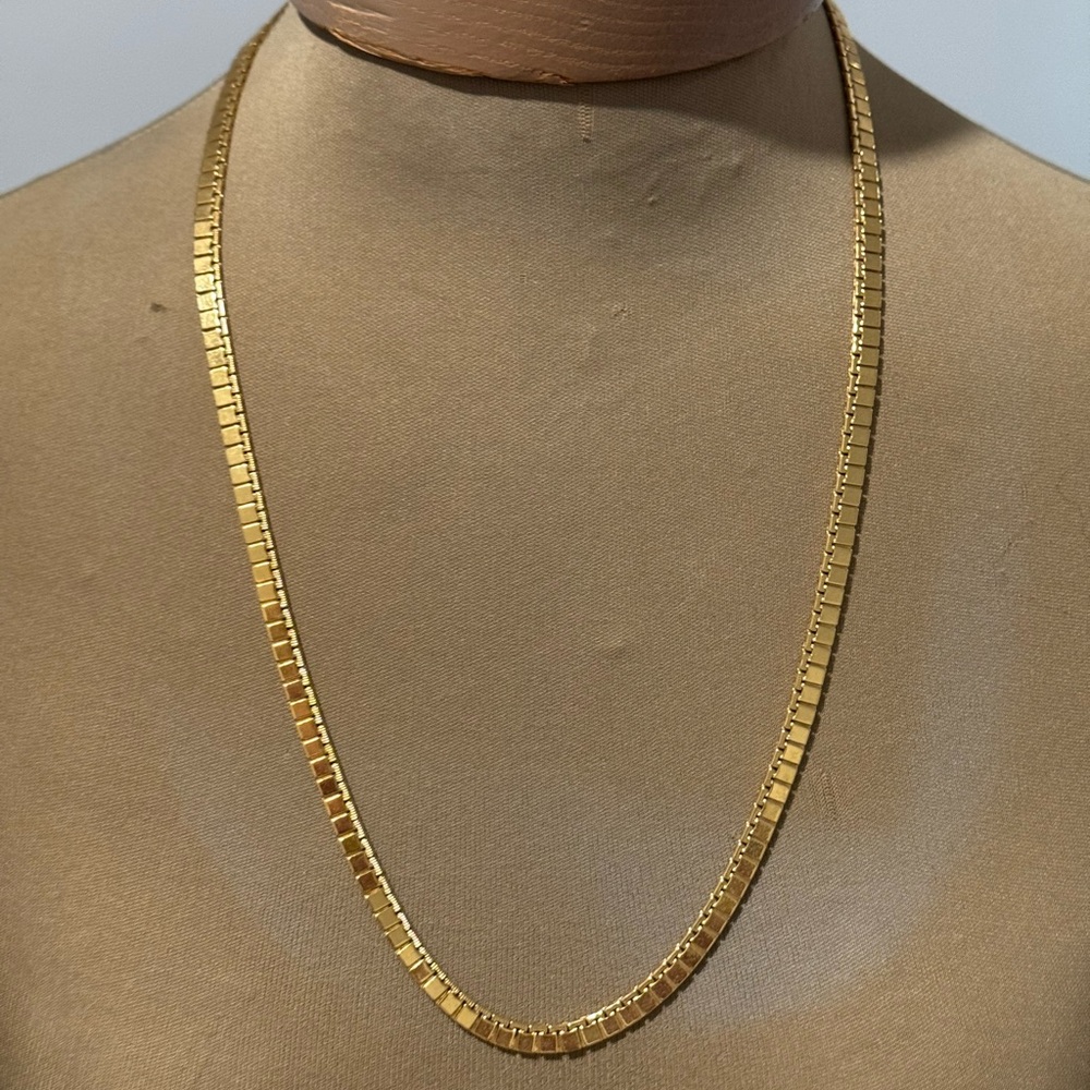Cool vintage Monet flat chain